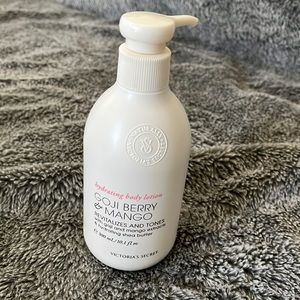 Victoria secret goji berry & mango hydrating body lotion